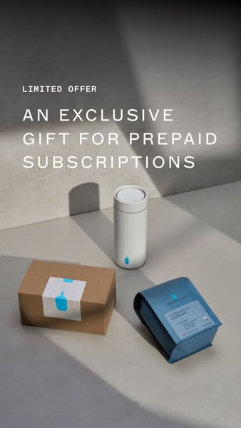 This ad showcases an exclusive gift of a coffee tumbler for prepaid coffee subscriptions, highlighting the brand's c