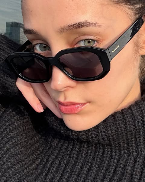 Hailey Sani ad
