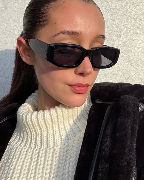 Hailey Sani ad