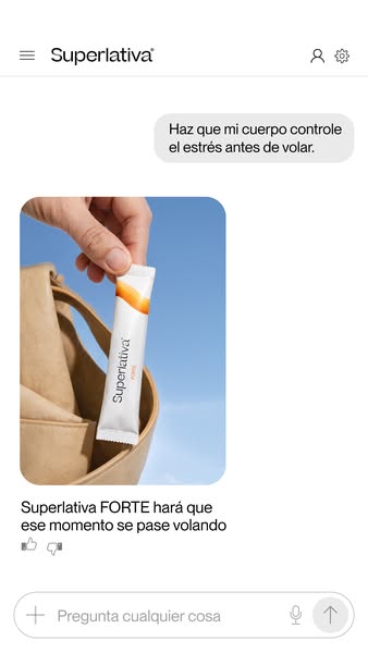 This ad is in the format of a mobile chat promoting Superlativa FORTE to alleviate stress before flying.