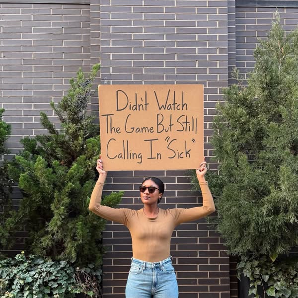 Dudettewithsign ad