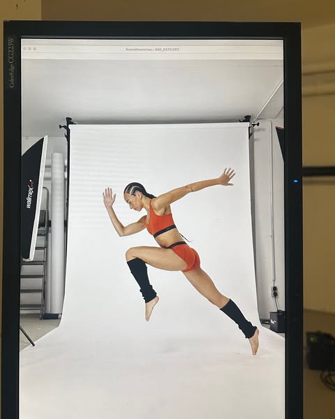 Hannah w ad