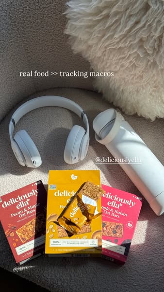 Molly á la Mode - Molly McAdam ad