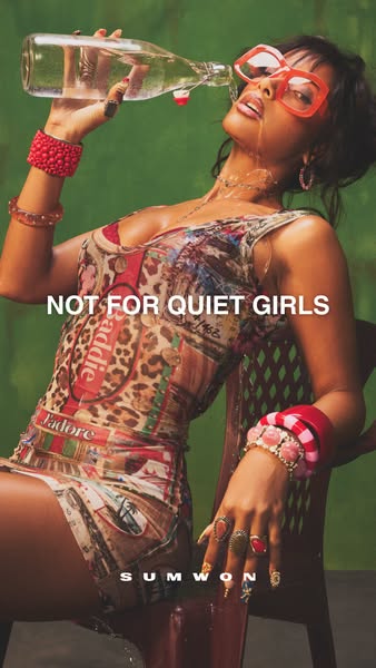 The ad showcases a woman in a dress drinking water from a bottle. The ad is promoting the brand SUMWON, and the text say