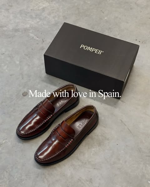 This image ad for Pompeii features a pair of their leather penny loafers next to the box they come in. The ad highlights