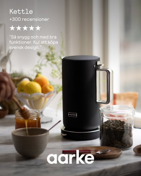 This image ad showcases Aarke's kettle, highlighting its sleek design and positive customer reviews. The ad features