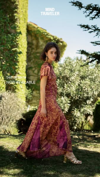 This image ad showcases the 'Set Jimena' dress from Mind Traveler. The ad features a woman walking through a gar