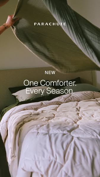 This ad promotes Parachute's comforter. The ad features a well-made bed with a neutral-colored comforter.