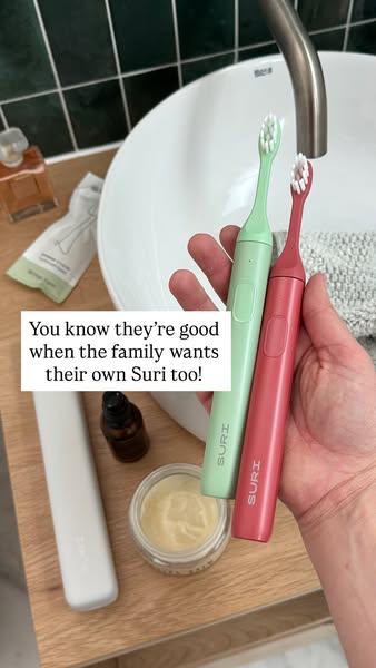 This ad features two Suri brand toothbrushes held in front of a bathroom sink and other bathroom products. The ad tries 