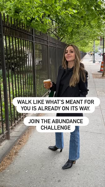 This ad encourages viewers to project confidence by joining an abundance challenge.