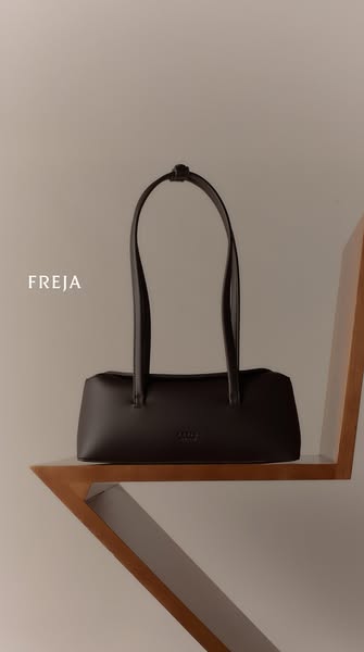 This ad features a Freja handbag placed on a unique shelf. The ad is meant to showcase the beauty of the bag on its own.