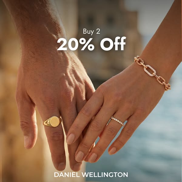This ad promotes Daniel Wellington jewelry, specifically a bracelet, rings, and a signet ring. It highlights a promotion