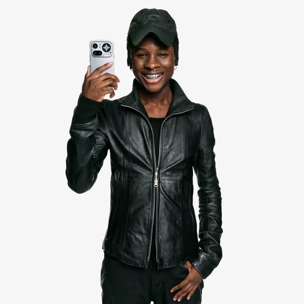 This ad features a person holding a phone in a phone case. The ad seems to be promoting the phone case.