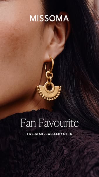 This Missoma image ad focuses on the brand's jewelry gifts. The close-up visual, accompanied by text highlighting it