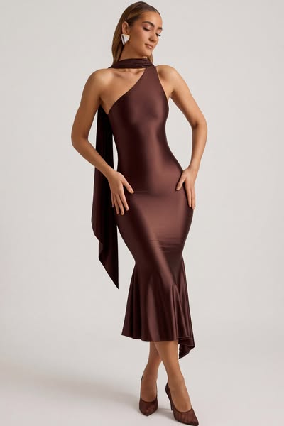This ad showcases a woman wearing a brown dress and heels. The ad is likely targeted towards women who are interested in