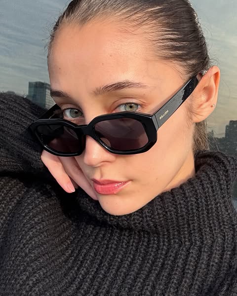Hailey Sani ad