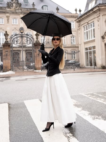 Elizabeth Kusnirova ad