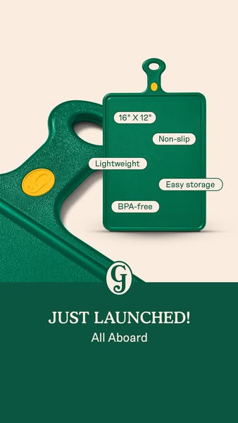 This image ad promotes a green cutting board by highlighting its features.