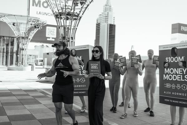 Leila Hormozi ad
