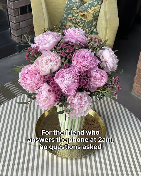 This ad uses flowers to communicate appreciation for a supportive friend.