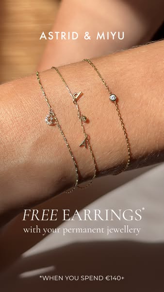 This image ad by Astrid & Miyu promotes a permanent jewelry service with an offer of free earrings when spending €14
