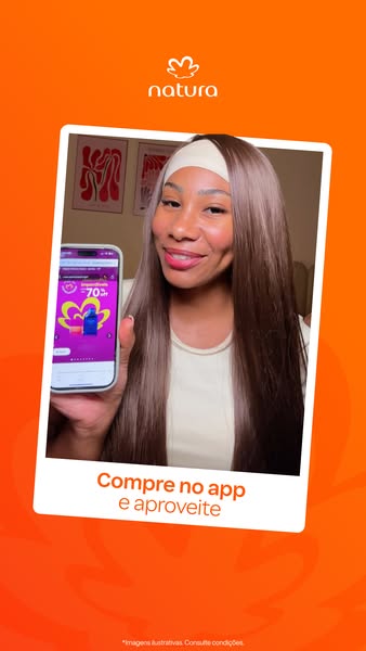 A woman shows the Natura app running on her phone and promotes a 70% off discount when shopping on the app.