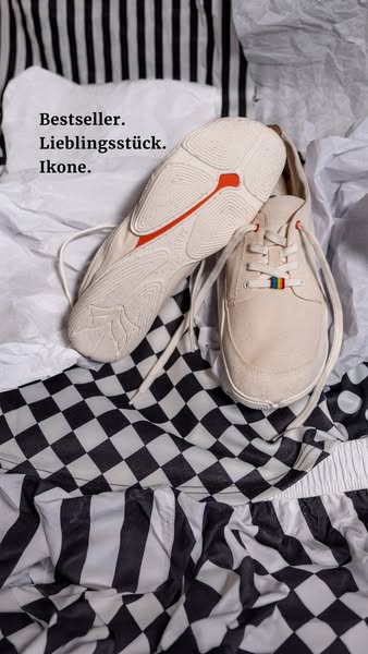 The ad features a pair of neutral-toned sneakers and emphasizes their status as bestsellers and iconic items.