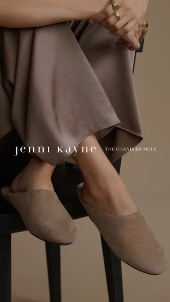 This image ad showcases Jenni Kayne's Chandler Mule. The ad hones in on the product's sophisticated style and ve