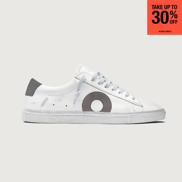 This ad features a single Oliver Cabell shoe with a sales offer.