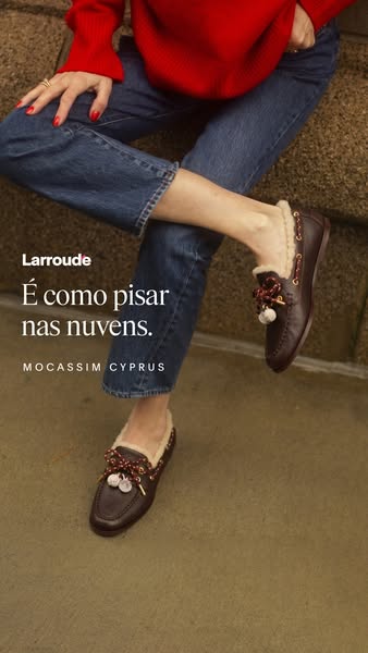 This image ad showcases Larroude's MOCASSIM CYPRUS shoes, emphasizing their comfort and style. The close-up shot foc
