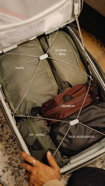 The image promotes packing cubes to organize travel luggage.