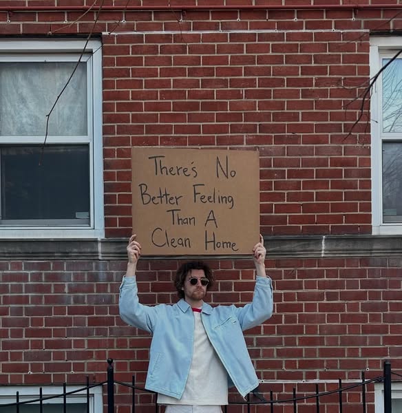 DudewithSign ad
