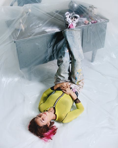 An image ad featuring a model with a sink on top of them to show the creativity when designing the right sink.