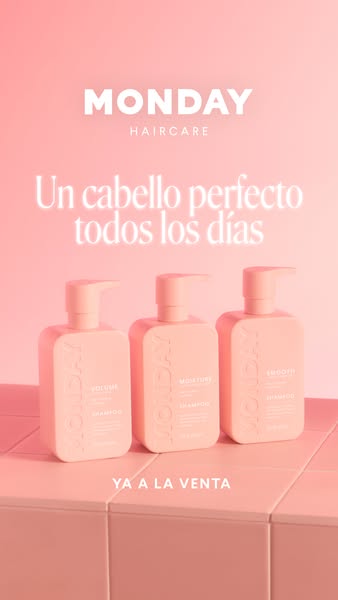 This ad showcases three MONDAY Haircare shampoo bottles against a light pink background. The ad copy is in Spanish, high