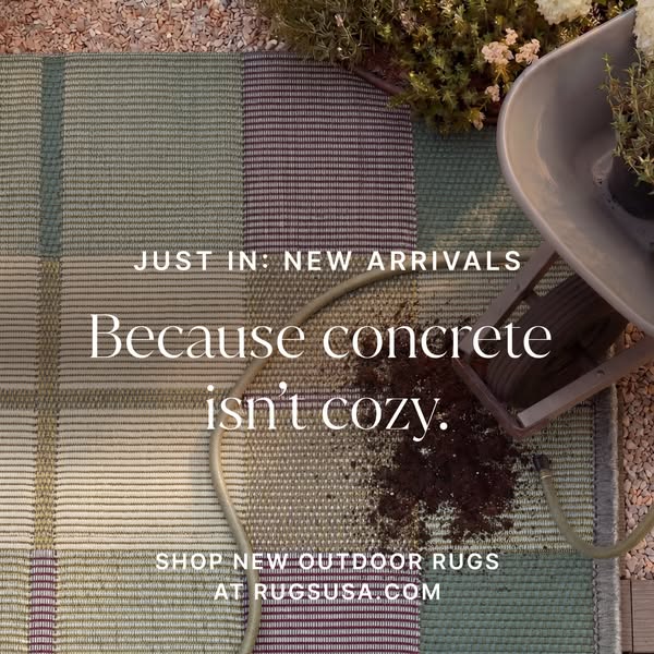 This ad for RUGSUSA features a close-up shot of a new outdoor rug in a backyard setting. The ad copy highlights the comf