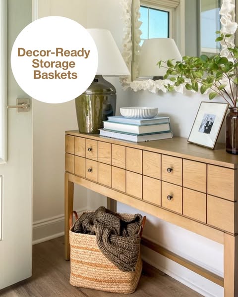 This ad showcases woven storage baskets, presenting them as both functional and stylish home decor items.