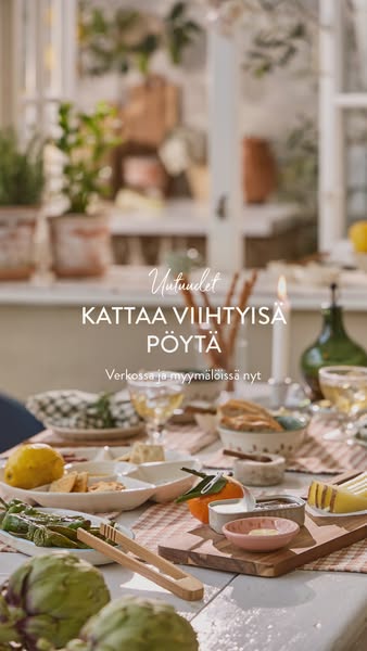This ad showcases products from the brand that can be used to arrange a cozy table setting. It highlights the availabili