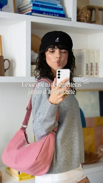 This image ad showcases a light pink shoulder bag as an everyday accessory that is practical and stylish. A woman takes 