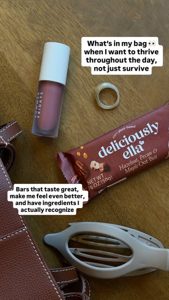 Ariana Cleo ad