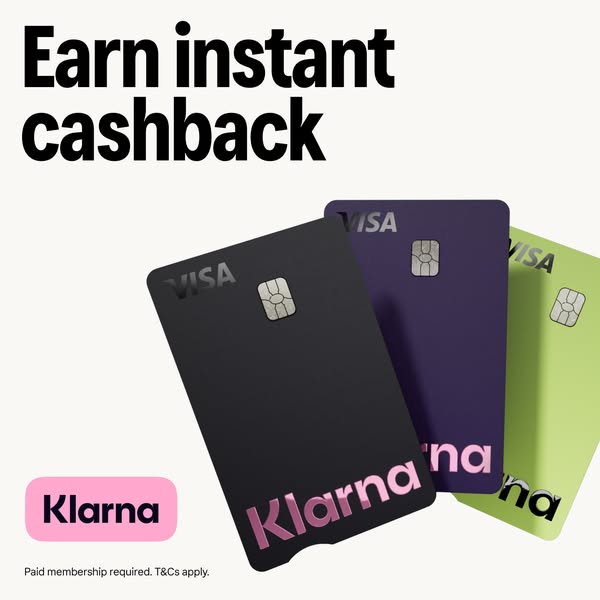This image ad for Klarna promotes their cashback credit card. The ad features three different colored cards and highligh