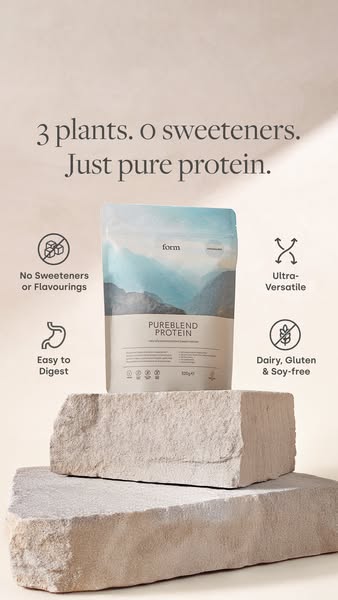 This ad showcases the Form Pureblend Protein product by listing its key ingredients and nutritional benefits, emphasizin