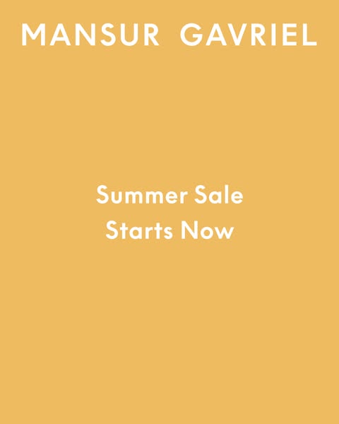 This static image ad by Mansur Gavriel announces the start of their summer sale with a simple, text-focused creative.