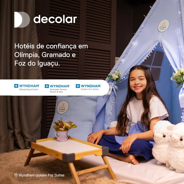 This image ad promotes Decolar, a travel company, and features Wyndham hotels in Olímpia, Gramado, and Foz do Iguaçu. Th