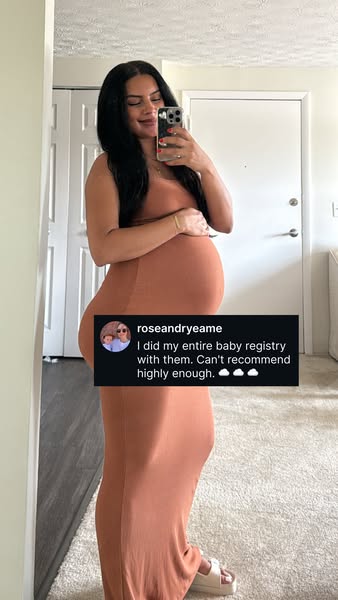 This ad features a pregnant woman taking a mirror selfie and sharing a positive review of a baby registry service.
