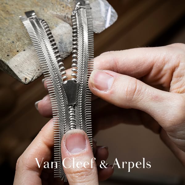 This ad showcases the craftsmanship of Van Cleef & Arpels jewelry, specifically a necklace that resembles a zipper.