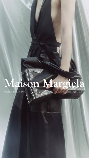 This image ad showcases a designer handbag from Maison Margiela’s Spring Summer 2026 collection.