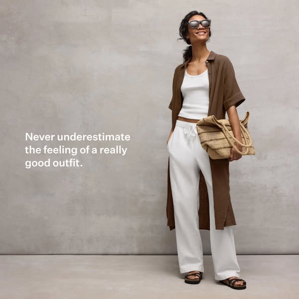 This image ad features a woman wearing a casual outfit and holding a woven tote bag. The text overlay states, “Never und
