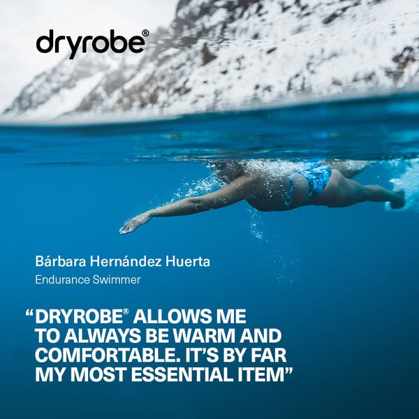 This ad features a quote from endurance swimmer Bárbara Hernández Huerta, endorsing Dryrobe for warmth and comfort, set 