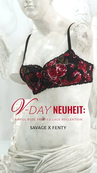 This ad showcases a bra from the Savage X Fenty Sinful Rosé Printed Lace Kollektion. The bra is displayed on a white sta