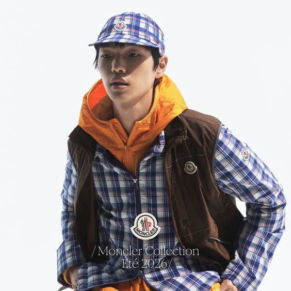 This ad promotes the Moncler Collection Été 2026, showcasing a model in various Moncler apparel items. The ad focuses on